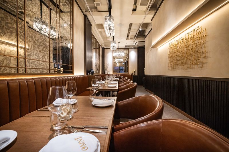 The Dining Room - Omnia Restaurant